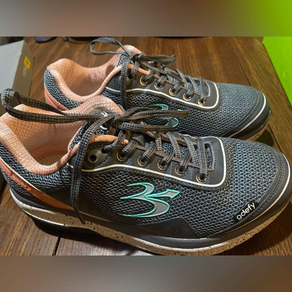 GDEFY RUBBER SHOES SIZE 9 - Picture 3 of 4